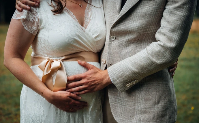 Zwangerschapsfotografie portret zwangere vrouw – zwangerschapsfotograaf Charlène Fotografie