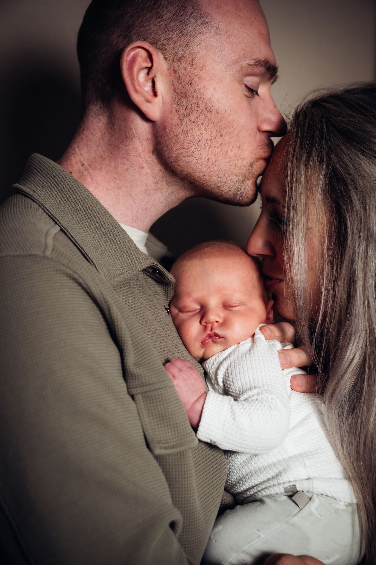 Pasgeboren baby handjes close-up – detail newborn fotografie door Charlène Fotografie Boxtel